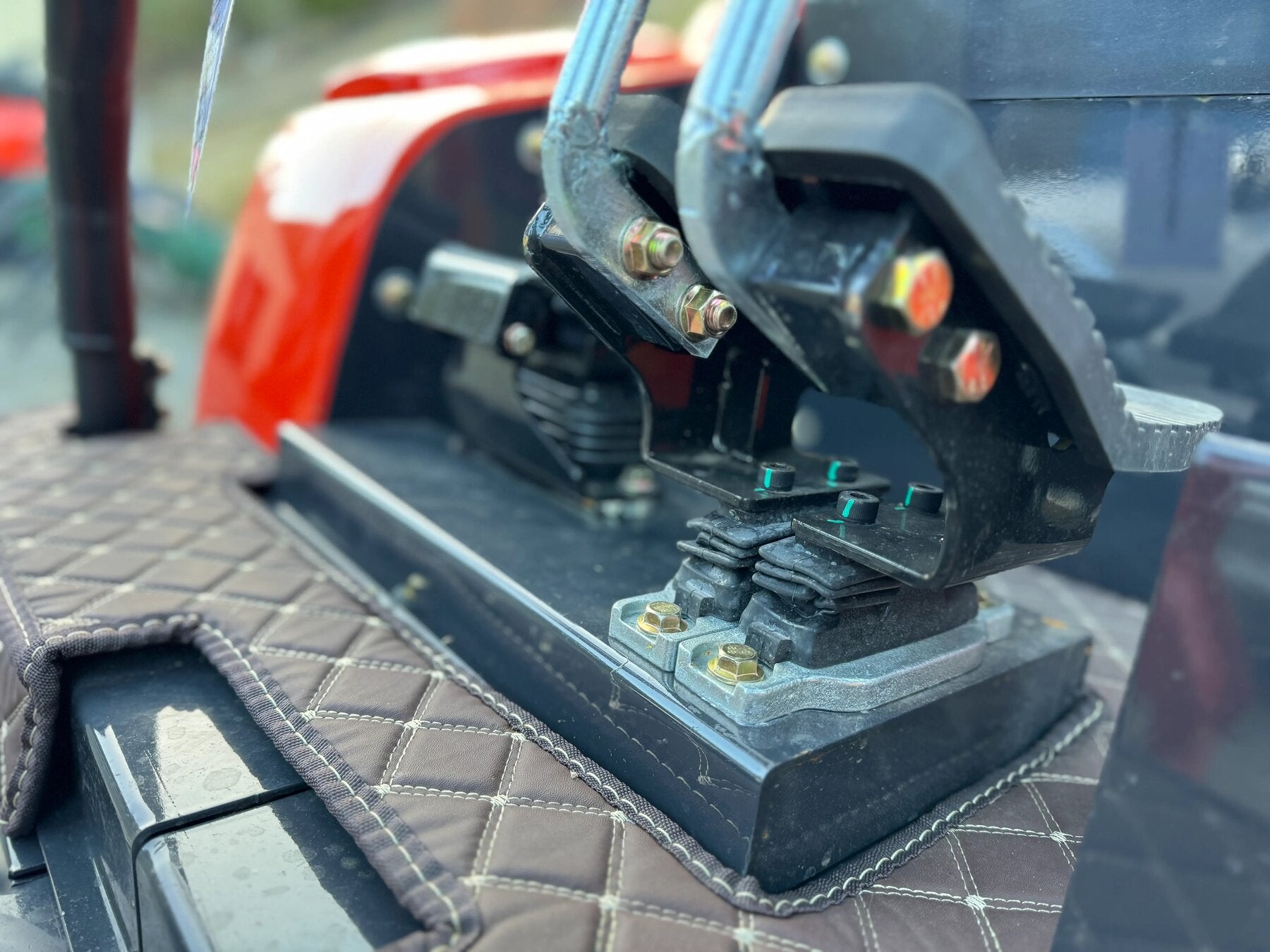 AM16 1.6T Mini Excavator - photo 1