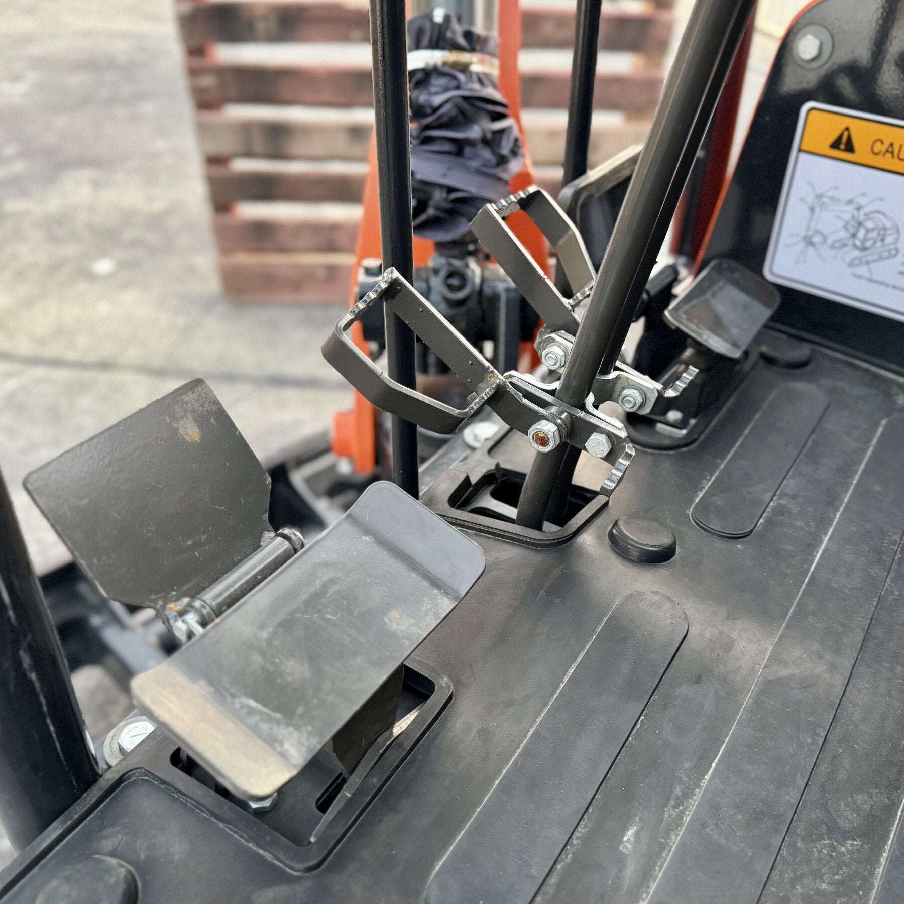 AM20 2.0T Mini Excavator - control pedals detail