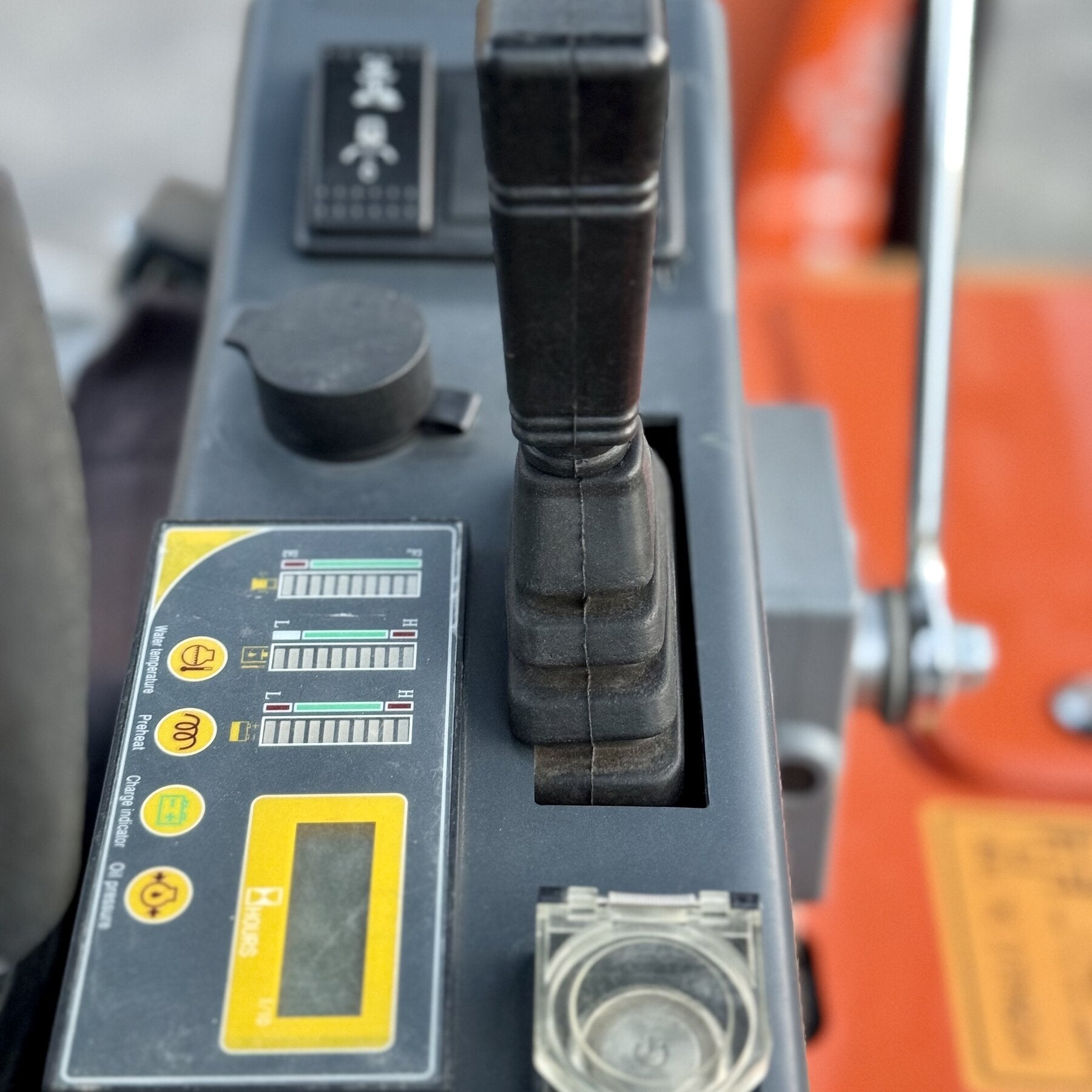 AM20 2.0T Mini Excavator - display and controls