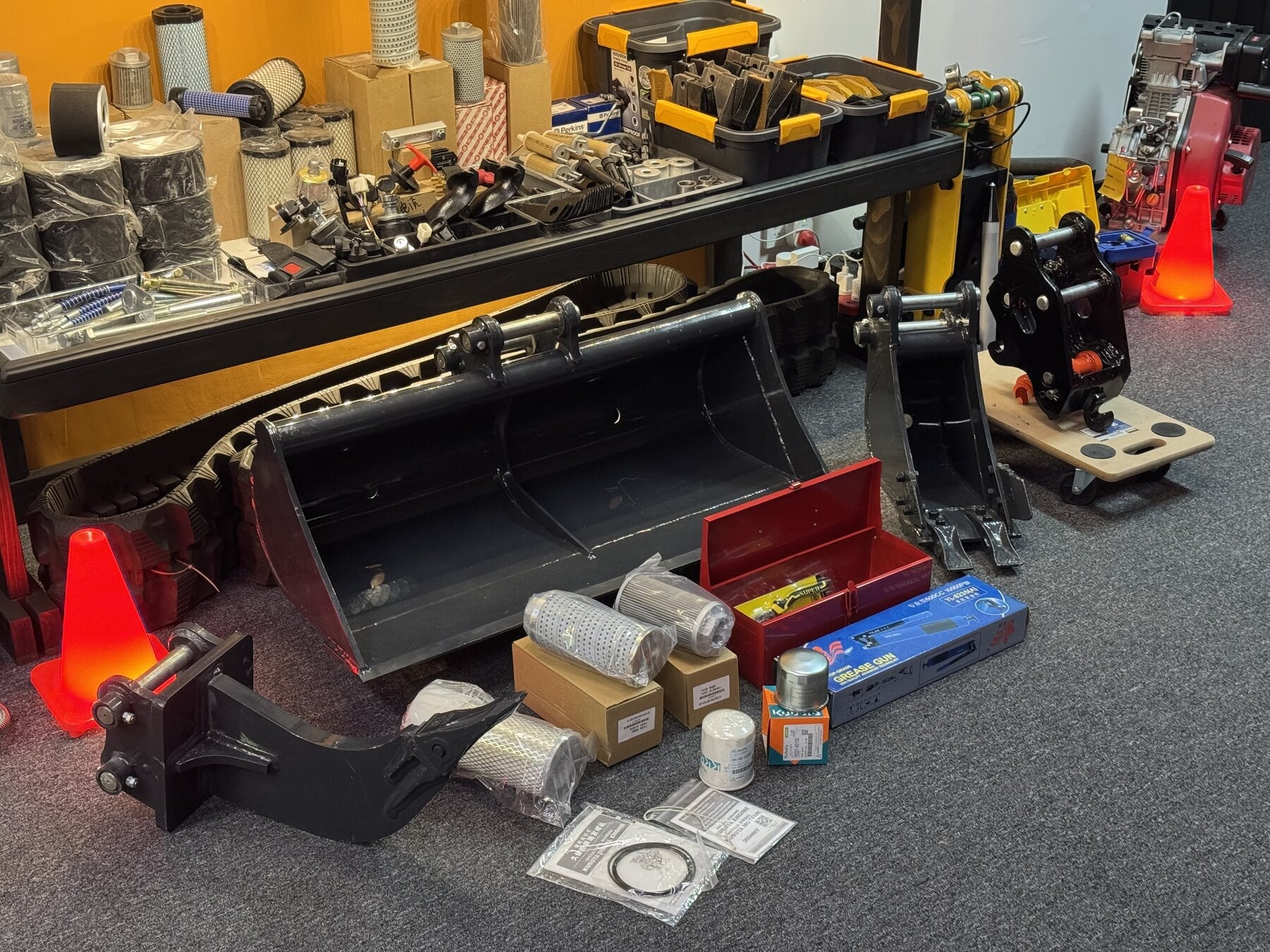 AM20 2.0T Mini Excavator Package - complete bundle