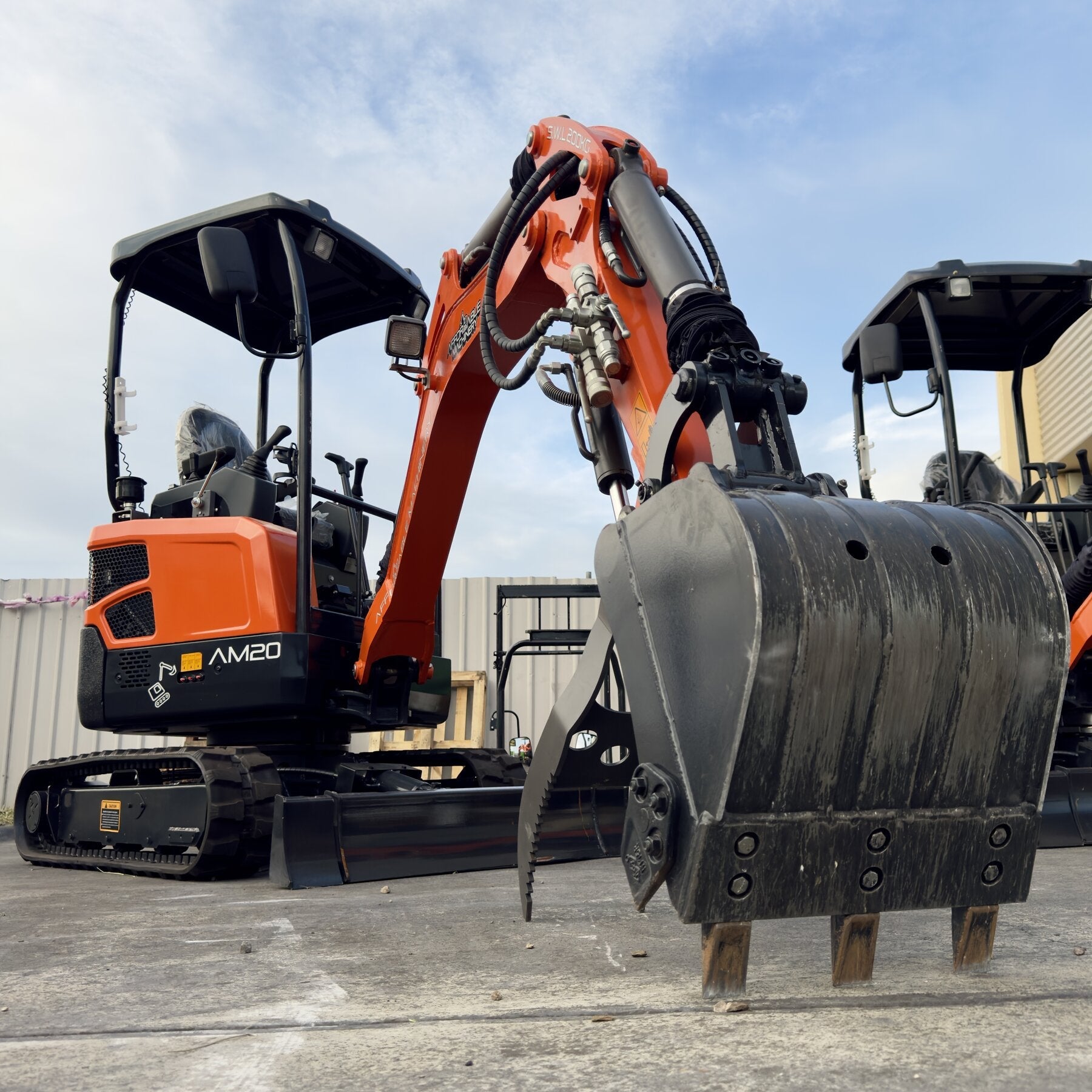 AM20 2.0T Mini Excavator - bucket detail view