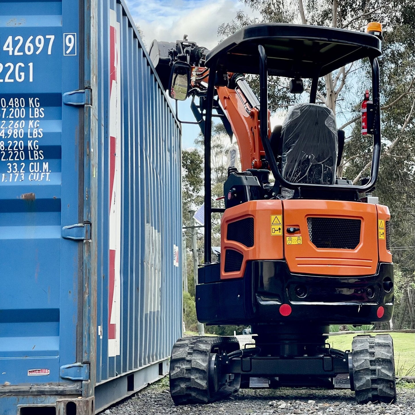 AM20 2.0T Mini Excavator - shipping container loaded