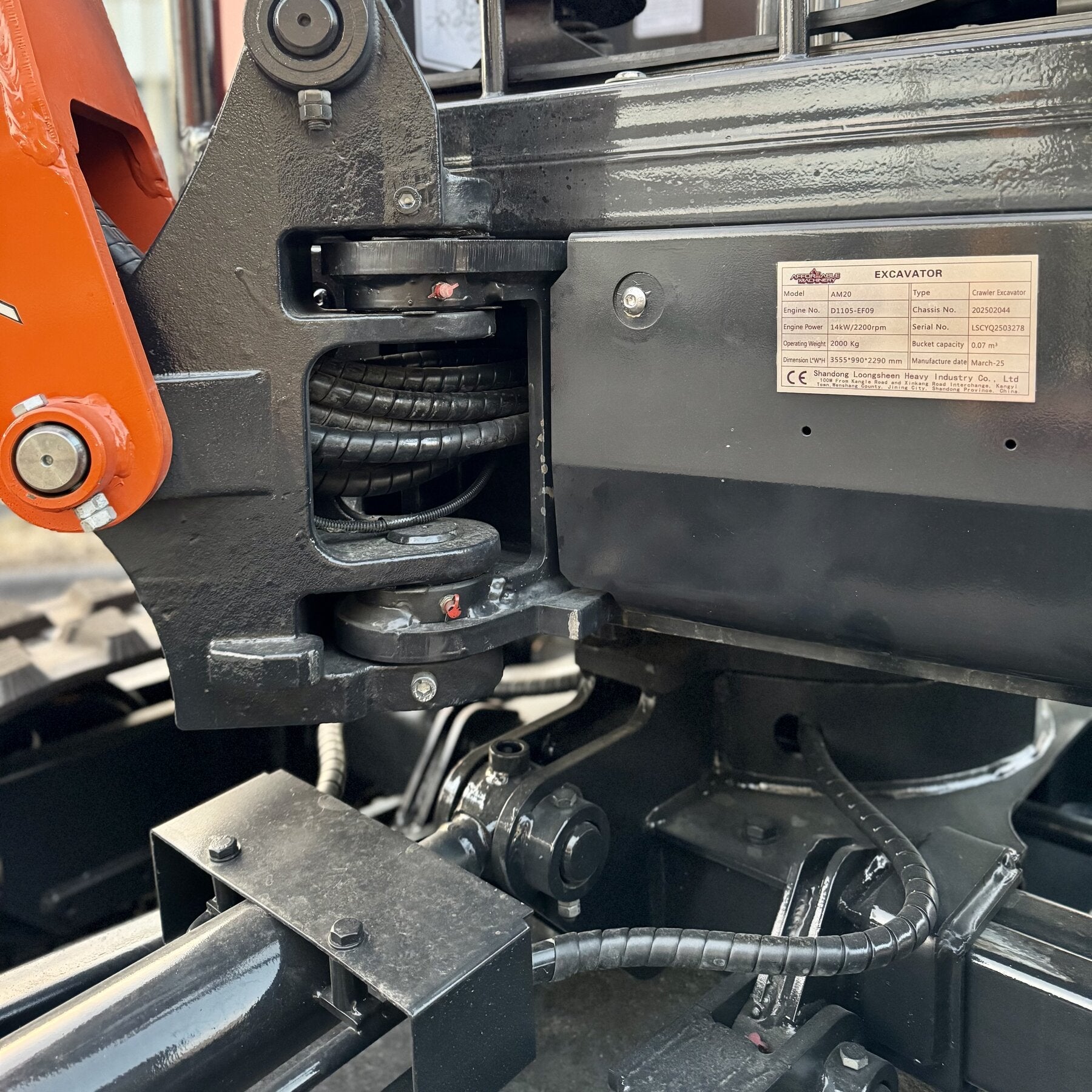 AM20 2.0T Mini Excavator - swing kingpost detail