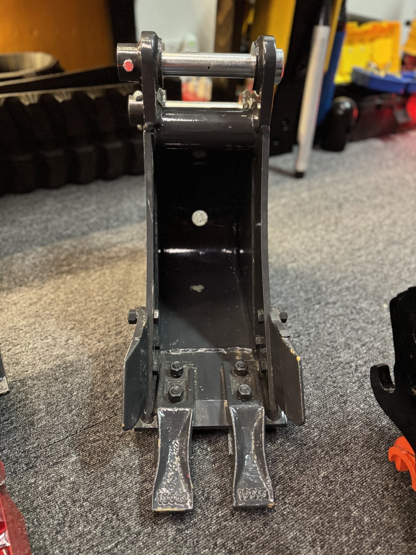 AM20 bundle attachment - 200mm Trenching Bucket 30mm pin